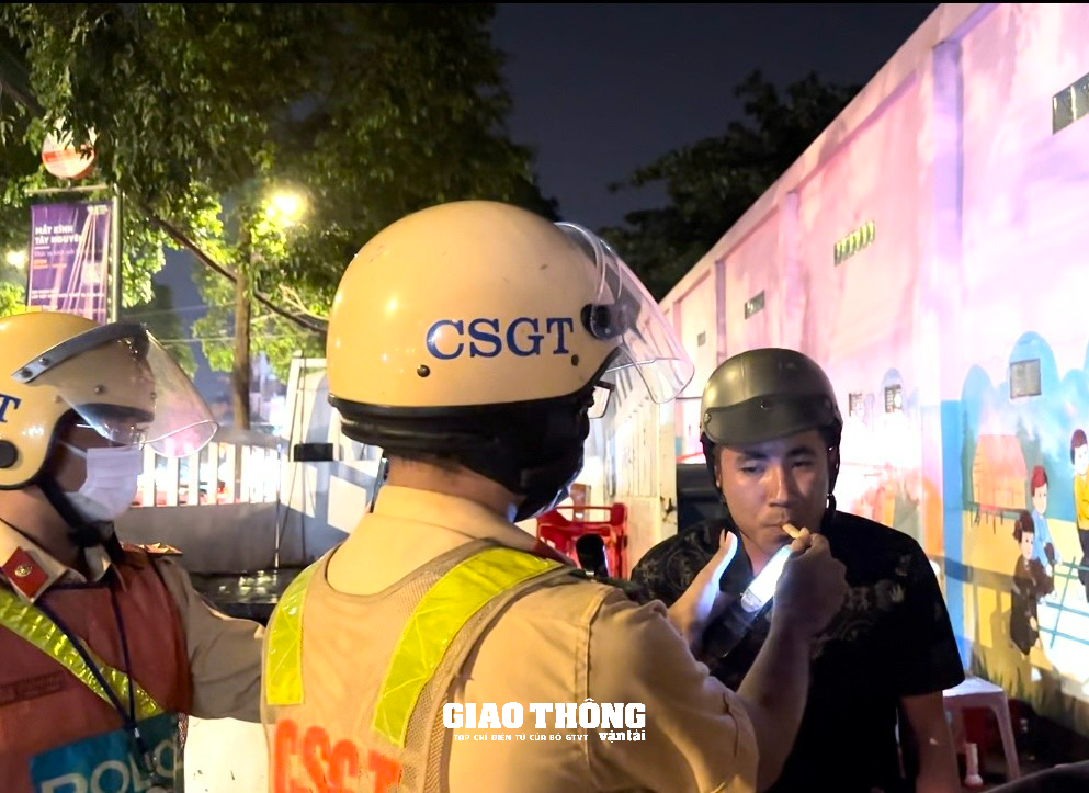 CSGT Đắk Lắk xử lý nồng độ cồn: Người vi phạm bỏ xe bất hợp tác - Ảnh 4.
