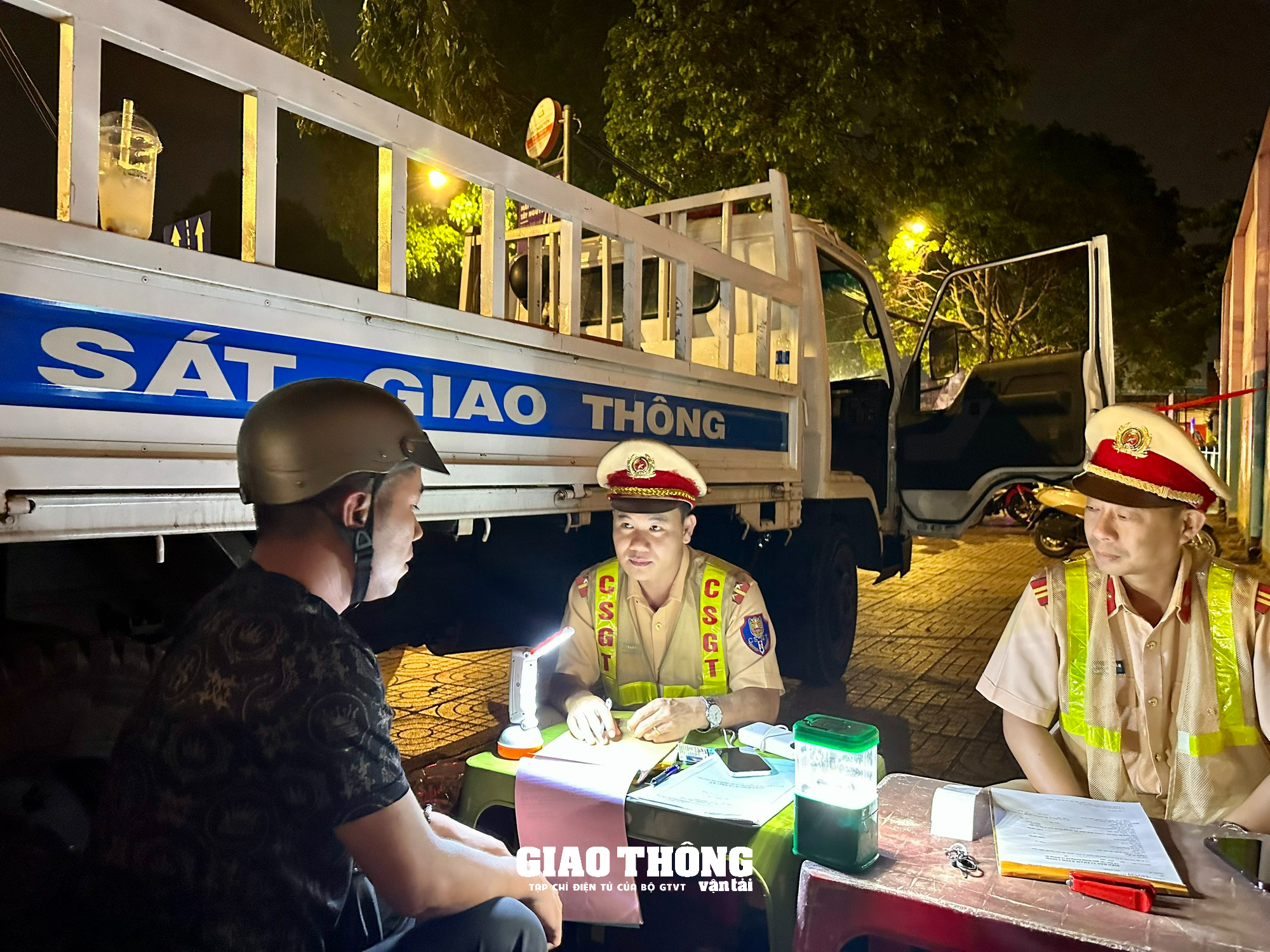 CSGT Đắk Lắk xử lý nồng độ cồn: Người vi phạm bỏ xe bất hợp tác - Ảnh 8.