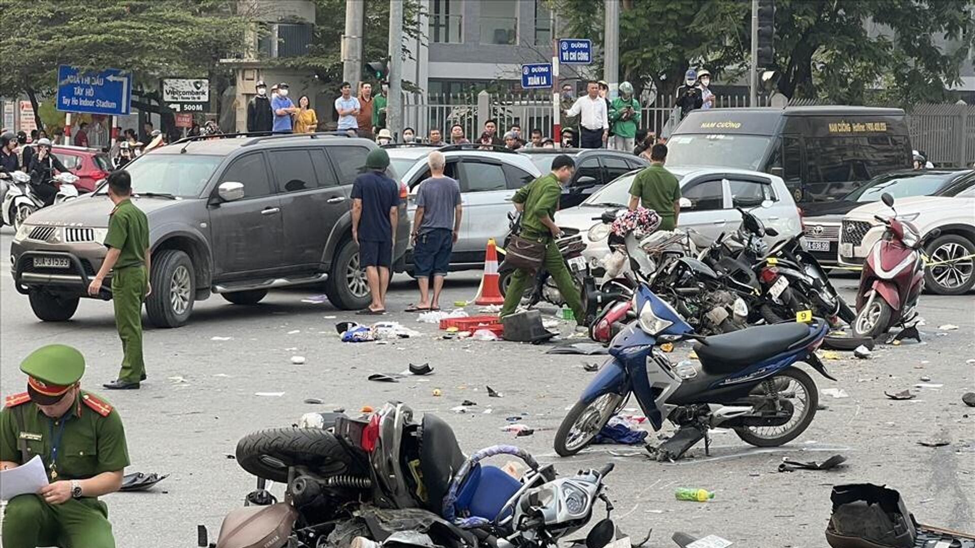 Thiếu tá CSGT tử vong khi chặn xe đối tượng nghi chở ma túy: Xem xét phong tặng danh hiệu liệt sỹ - Ảnh 1. Thiếu tá CSGT tử vong khi chặn xe đối tượng nghi chở ma túy: Xem xét phong tặng danh hiệu liệt sỹ - Ảnh 1.