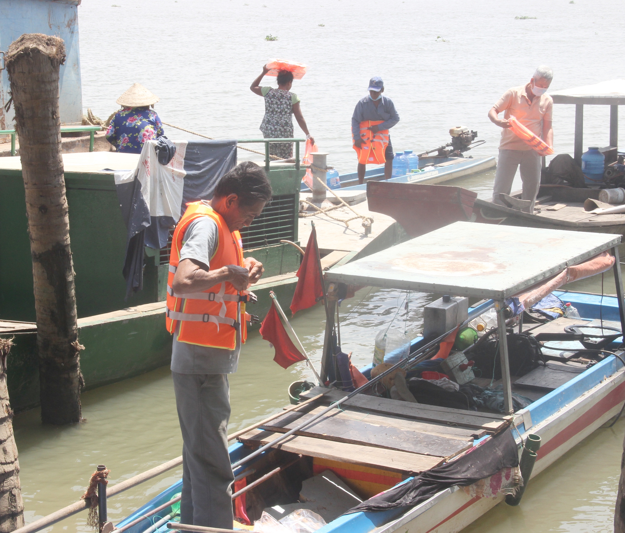 TP.HCM: Phòng Cảnh sát đường thuỷ tuyên truyền Luật giao thông đường thủy nội địa và phòng chống đuối nước cho trẻ em - Ảnh 8.