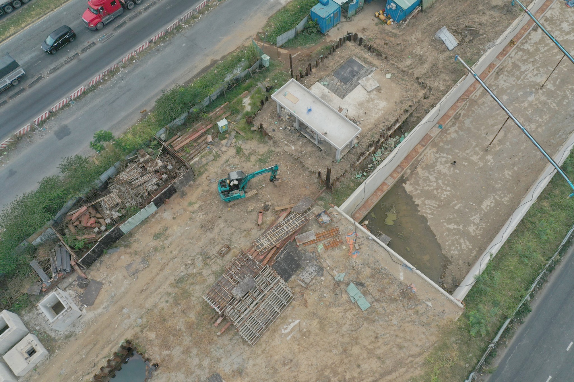 TP.HCM: Dự án hầm chui Nguyễn Văn Linh 830 tỉ đồng "đắp chiếu" do vướng mặt bằng - Ảnh 2. TP.HCM: Dự án hầm chui Nguyễn Văn Linh 830 tỉ đồng "đắp chiếu" do vướng mặt bằng - Ảnh 2.