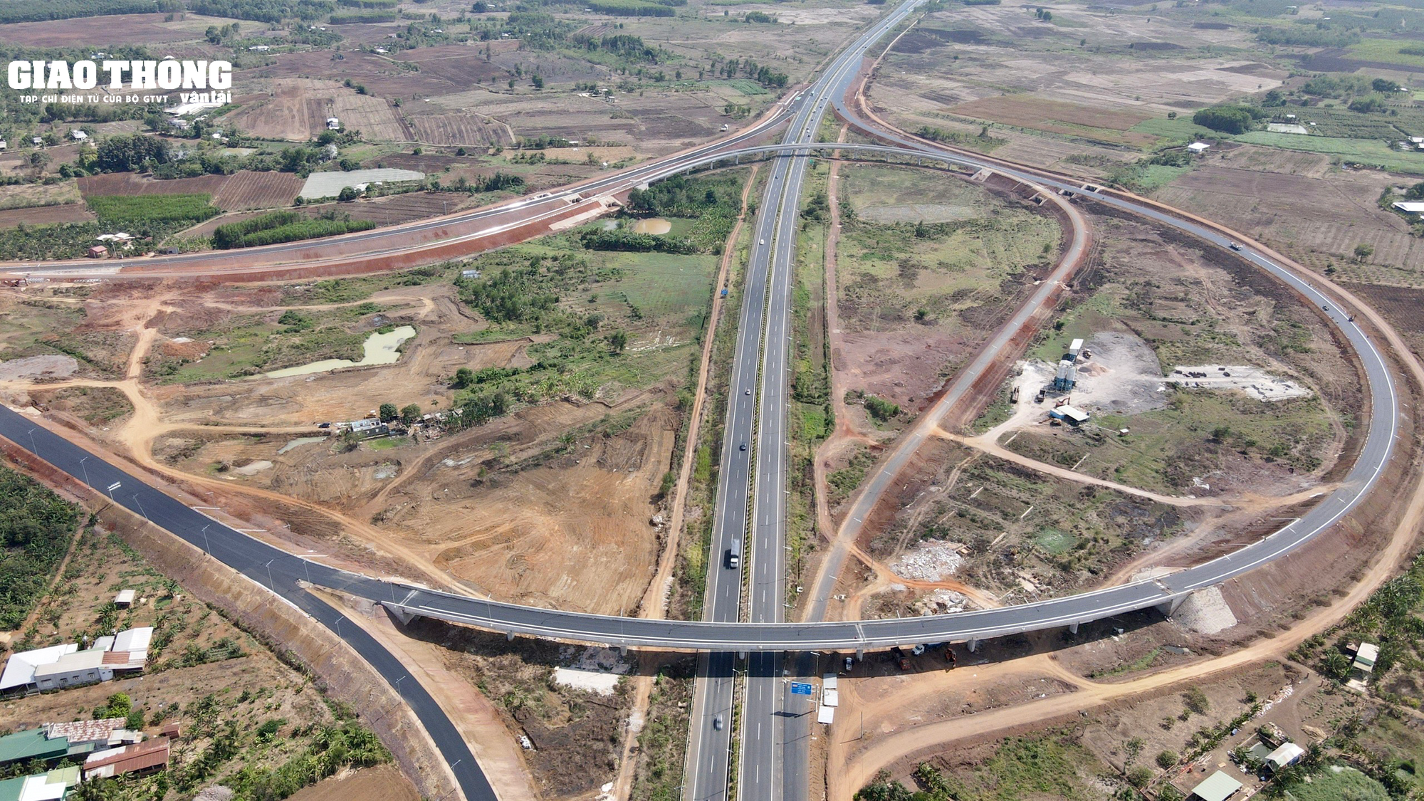  Ngắm cao tốc Dầu Giây - Phan Thiết với vận tốc thiết kế 120km/h - Ảnh 4.