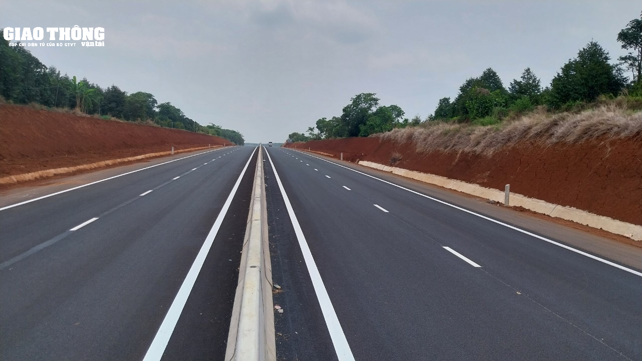  Ngắm cao tốc Dầu Giây - Phan Thiết với vận tốc thiết kế 120km/h - Ảnh 5.