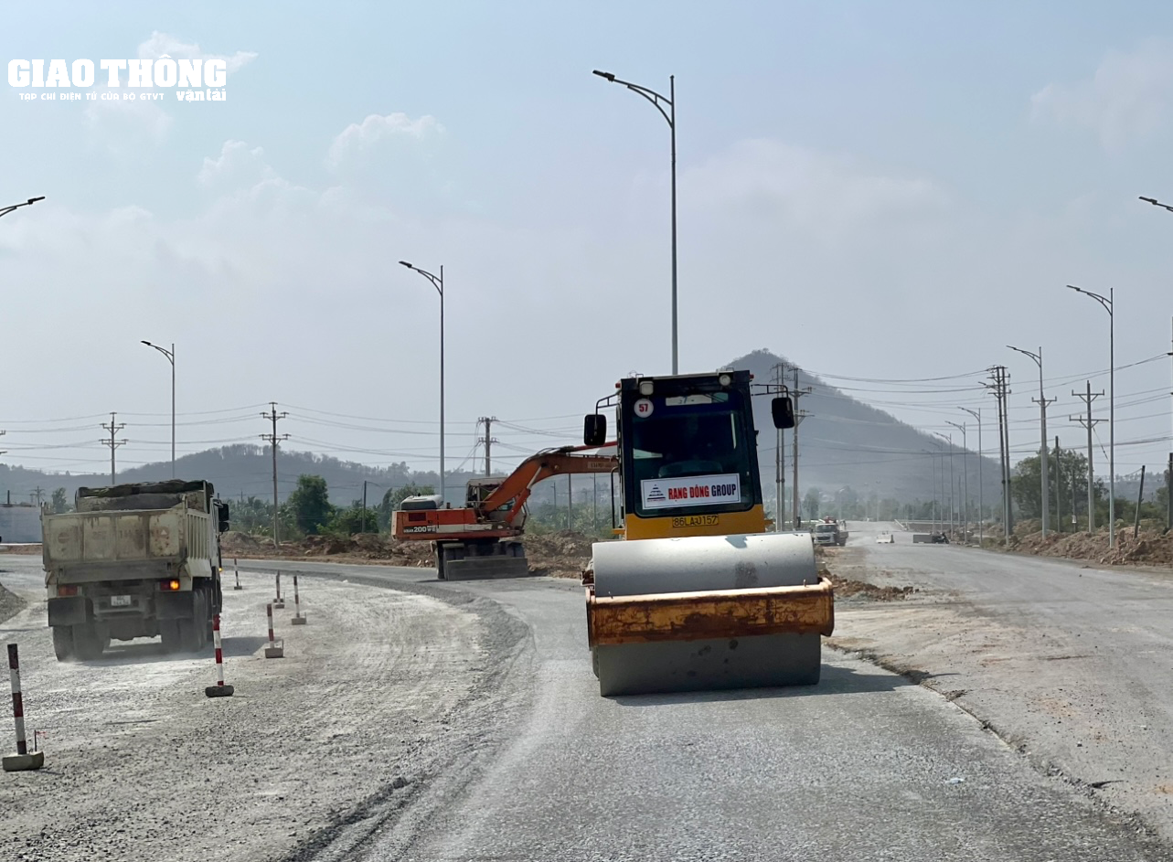  Ngắm cao tốc Dầu Giây - Phan Thiết với vận tốc thiết kế 120km/h - Ảnh 9.