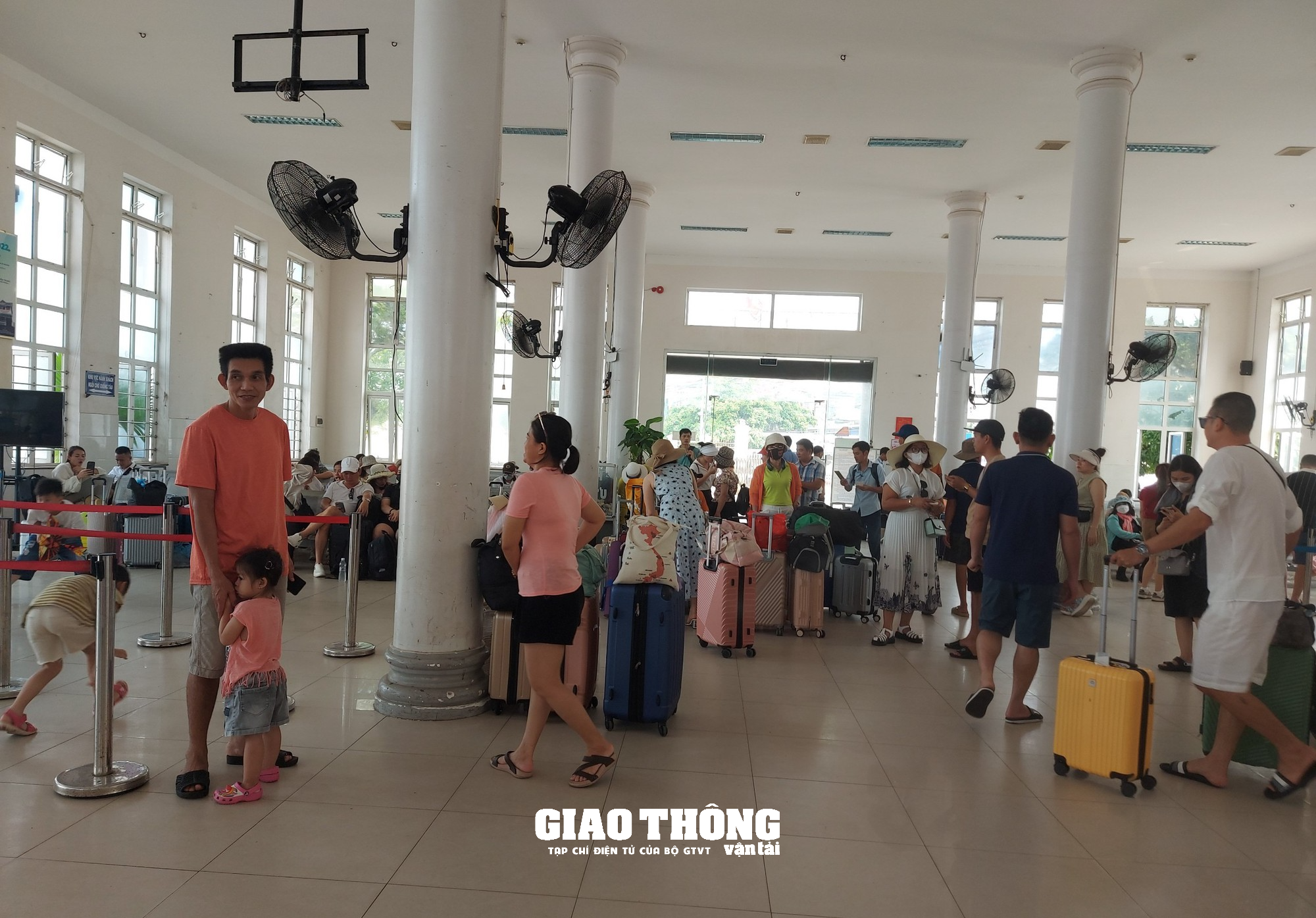 Cao điểm du lịch biển đảo, Quảng Ngãi đảm bảo ATGT tuyến đường thủy Sa Kỳ-Lý Sơn thế nào? - Ảnh 2.