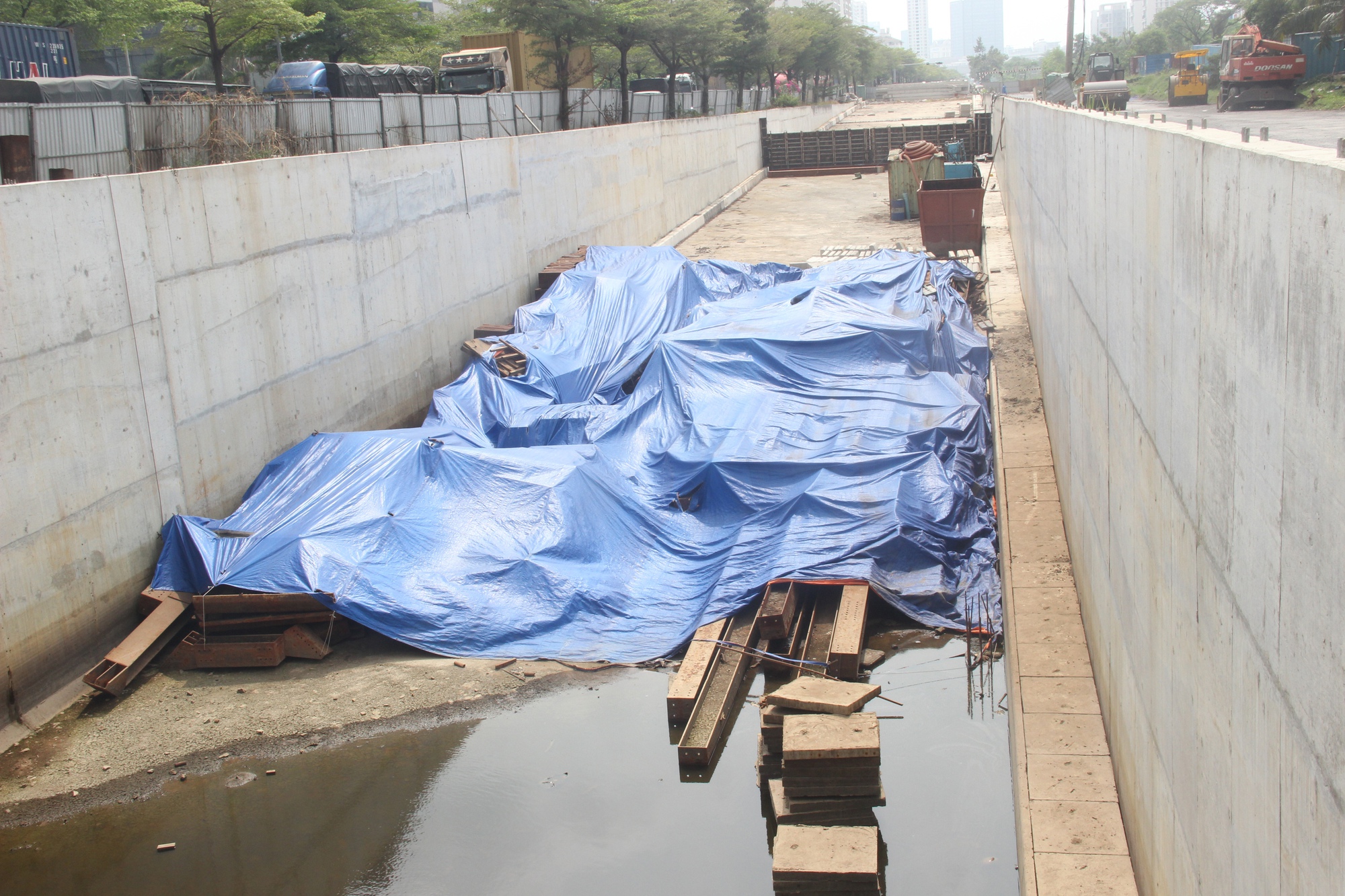 TP.HCM: Dự án hầm chui Nguyễn Văn Linh 830 tỉ đồng "đắp chiếu" do vướng mặt bằng - Ảnh 1. TP.HCM: Dự án hầm chui Nguyễn Văn Linh 830 tỉ đồng "đắp chiếu" do vướng mặt bằng - Ảnh 1.