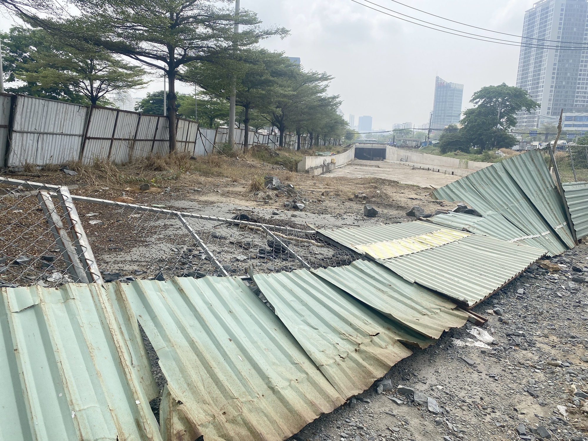 TP.HCM: Dự án hầm chui Nguyễn Văn Linh 830 tỉ đồng "đắp chiếu" do vướng mặt bằng - Ảnh 10. TP.HCM: Dự án hầm chui Nguyễn Văn Linh 830 tỉ đồng "đắp chiếu" do vướng mặt bằng - Ảnh 10.