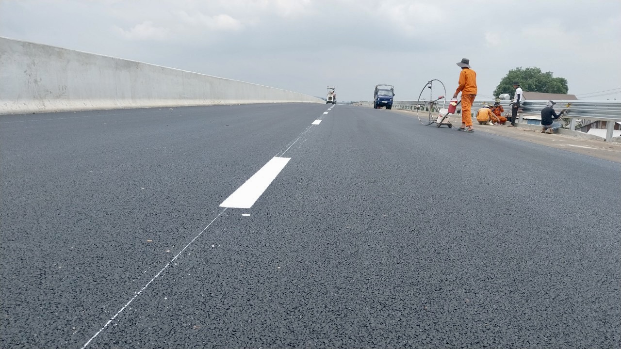 Điều chỉnh vận tốc lưu thông trên cao tốc Dầu Giây - Phan Thiết từ 120km/h xuống còn 100km/h - Ảnh 1.