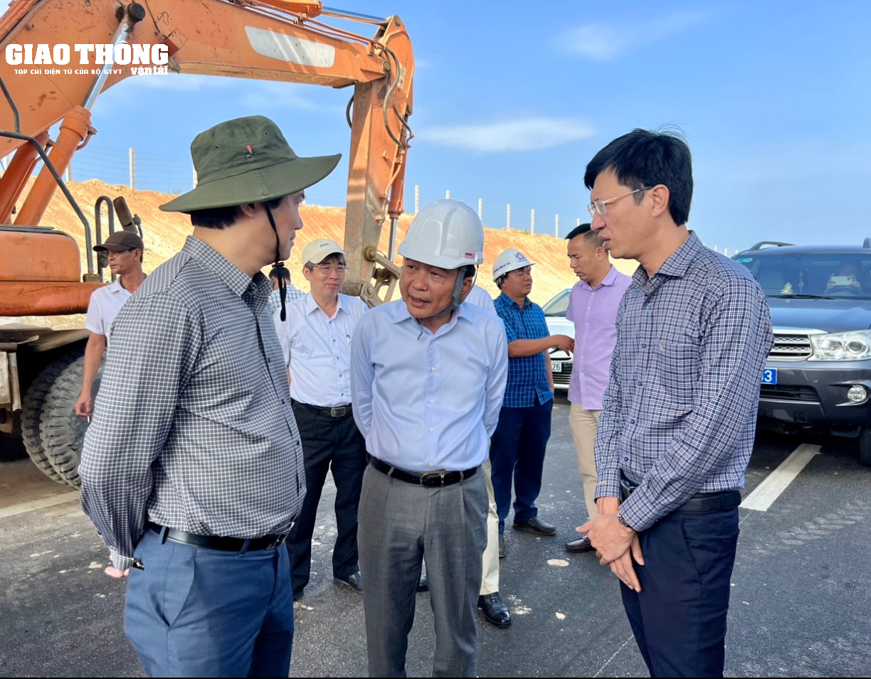 Thống nhất phương án nghiệm thu tuyến chính cao tốc Phan Thiết - Dầu Giây và đưa vào sử dụng - Ảnh 1. Thống nhất phương án nghiệm thu tuyến chính cao tốc Phan Thiết - Dầu Giây và đưa vào sử dụng - Ảnh 1.