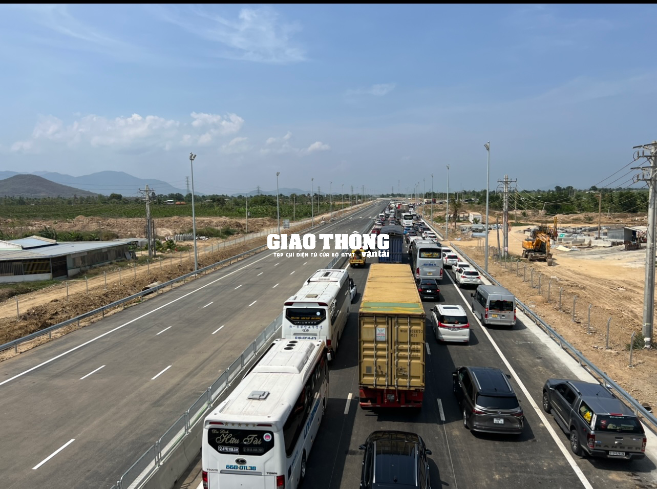 Nóng: Bắt đầu ùn tắc trên cao tốc Phan Thiết - Dầu Giây - Ảnh 1.