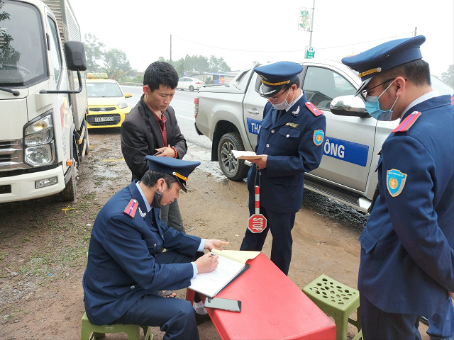 Thái Nguyên: Vì sao mười đơn vị kinh doanh vận tải bị xử phạt? - Ảnh 1.