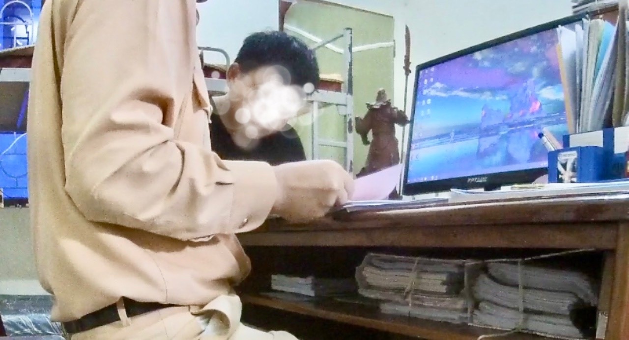 CSGT Bắc Giang xử lý nghiêm lái xe cố tình vượt cầu chung khi đèn đỏ đã bật sáng - Ảnh 2. CSGT Bắc Giang xử lý nghiêm lái xe cố tình vượt cầu chung khi đèn đỏ đã bật sáng - Ảnh 2.