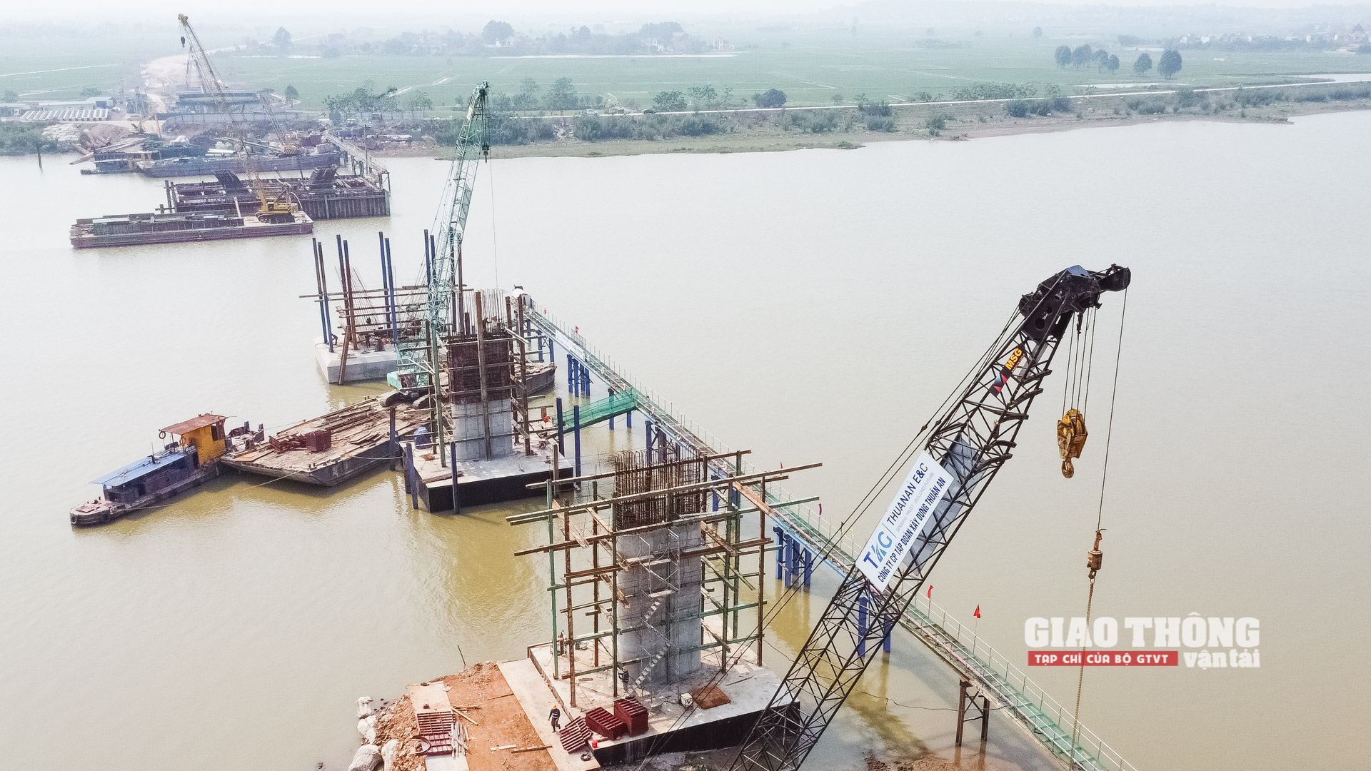 Phóng sự ảnh: Toàn cảnh thi công cầu dây văng đầu tiên ở Bắc Giang vượt sông Thương - Ảnh 8.