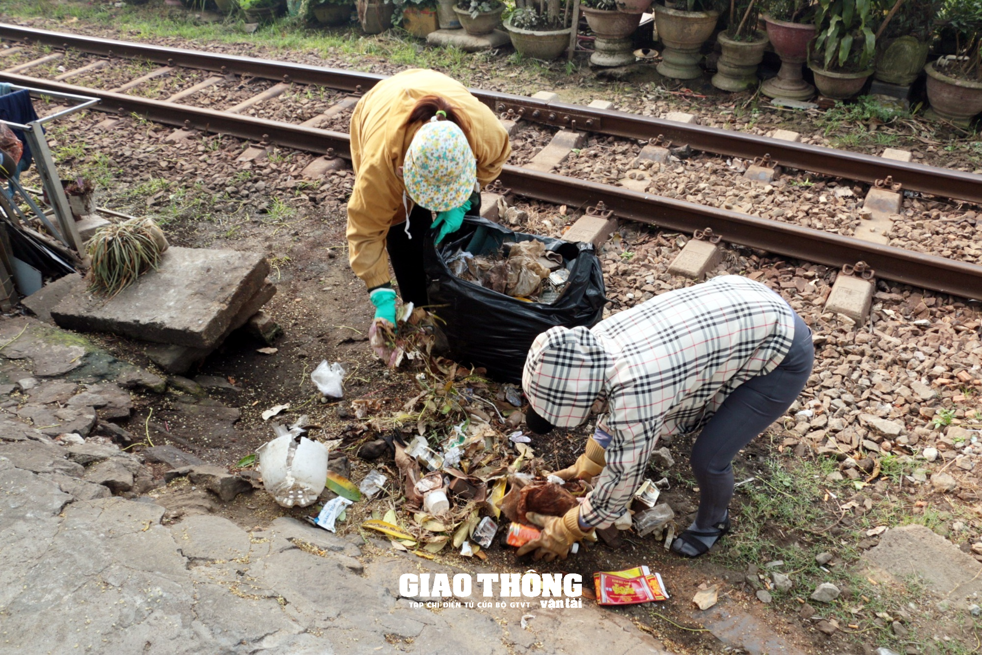 Cận cảnh "Đường tàu, đường hoa" khu vực ga Đà Nẵng - Ảnh 8.