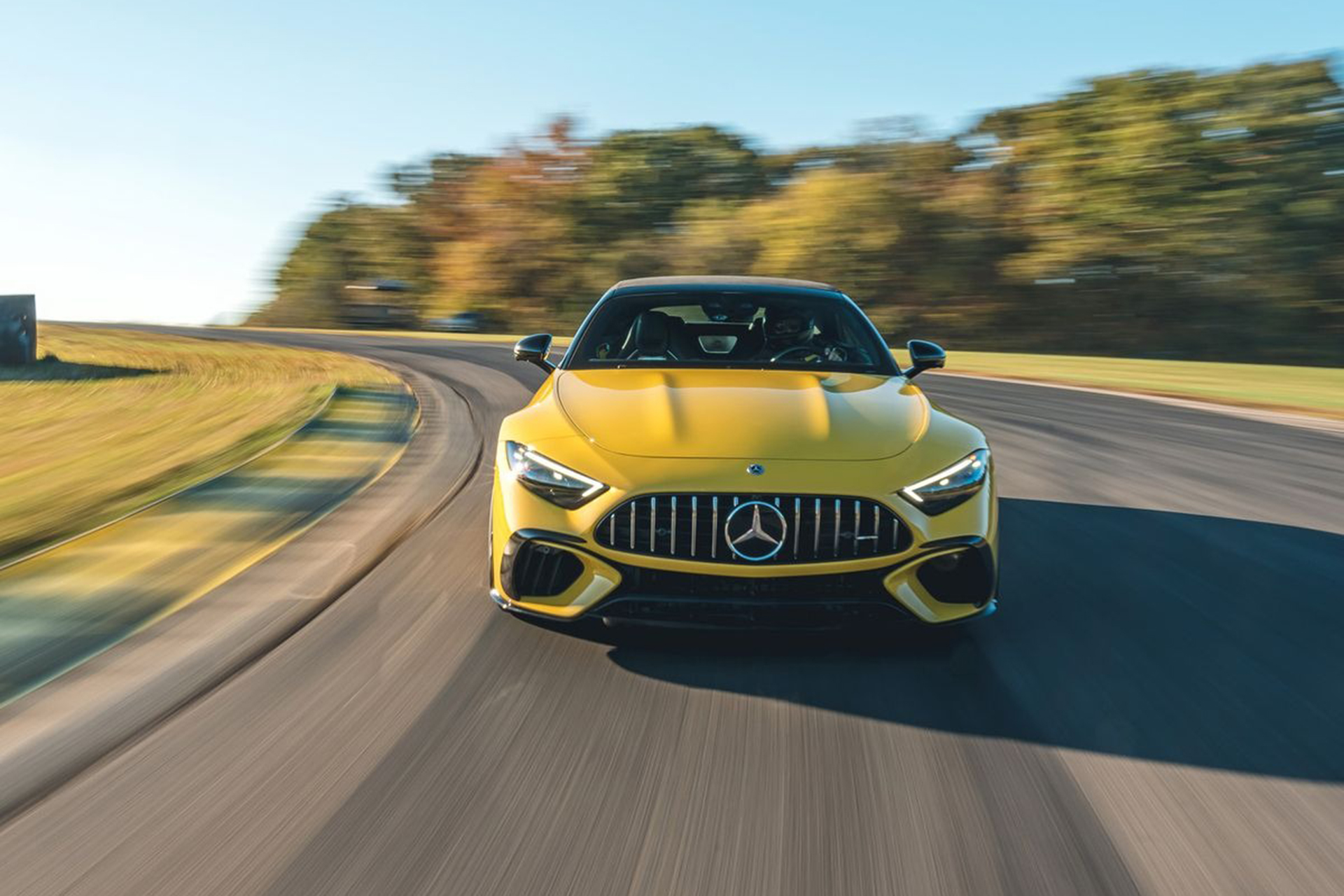 Siêu phẩm tốc độ Mercedes-AMG SL 63 4Matic 2023 sắp về Việt Nam.