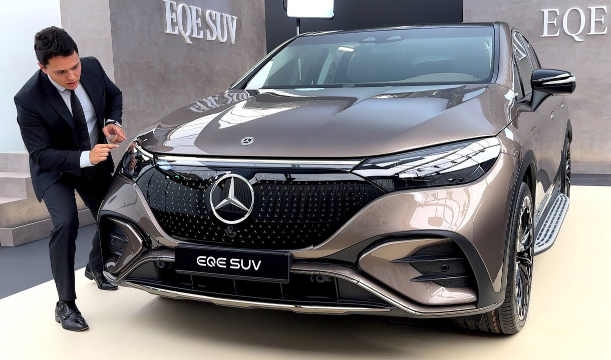Biến thể SUV điện Mercedes EQE 2023.