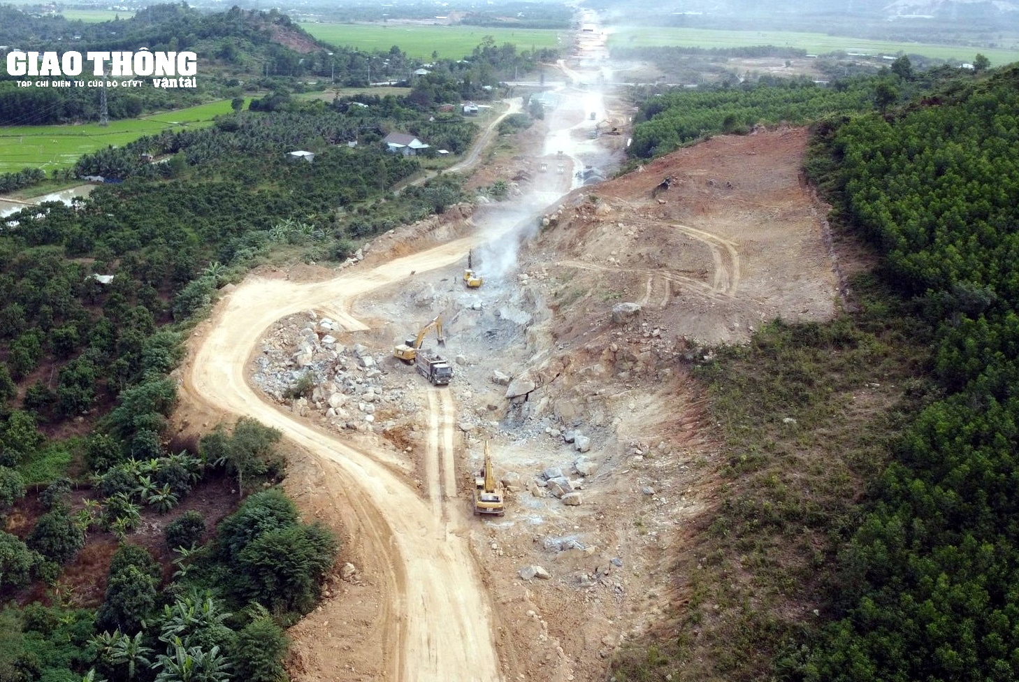 Phú Yên quyết đẩy nhanh công tác GPMB cao tốc Bắc - Nam qua địa bàn - Ảnh 1.