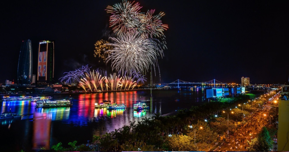 Lễ Hội pháo hoa Quốc tế Đà Nẵng 2023, các phương tiện di chuyển thế nào? - Ảnh 1. Lễ Hội pháo hoa Quốc tế Đà Nẵng 2023, các phương tiện di chuyển thế nào? - Ảnh 1.