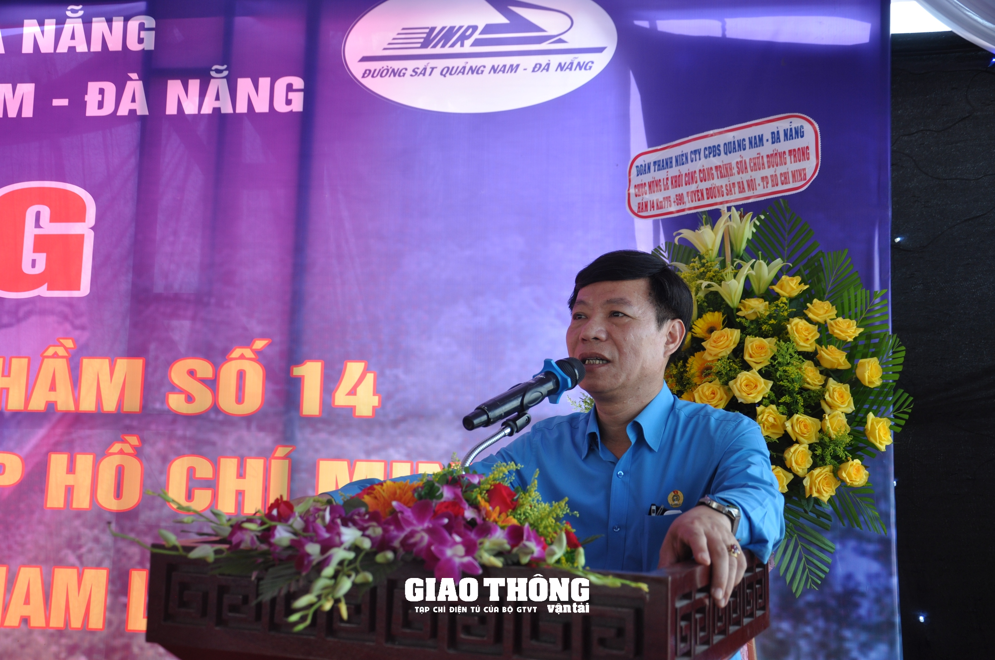 Khởi công sửa chữa đường trong công trình hầm đường sắt dài nhất Việt Nam - Ảnh 5. Khởi công sửa chữa đường trong công trình hầm đường sắt dài nhất Việt Nam - Ảnh 5.