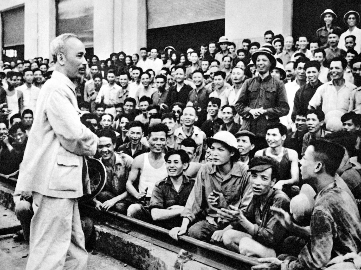 Vì sao UNESCO tôn vinh Chủ tịch Hồ Chí Minh là “Nhân vật kiệt xuất”, “Danh nhân văn hóa thế giới”? - Ảnh 1. Vì sao UNESCO tôn vinh Chủ tịch Hồ Chí Minh là “Nhân vật kiệt xuất”, “Danh nhân văn hóa thế giới”? - Ảnh 1.