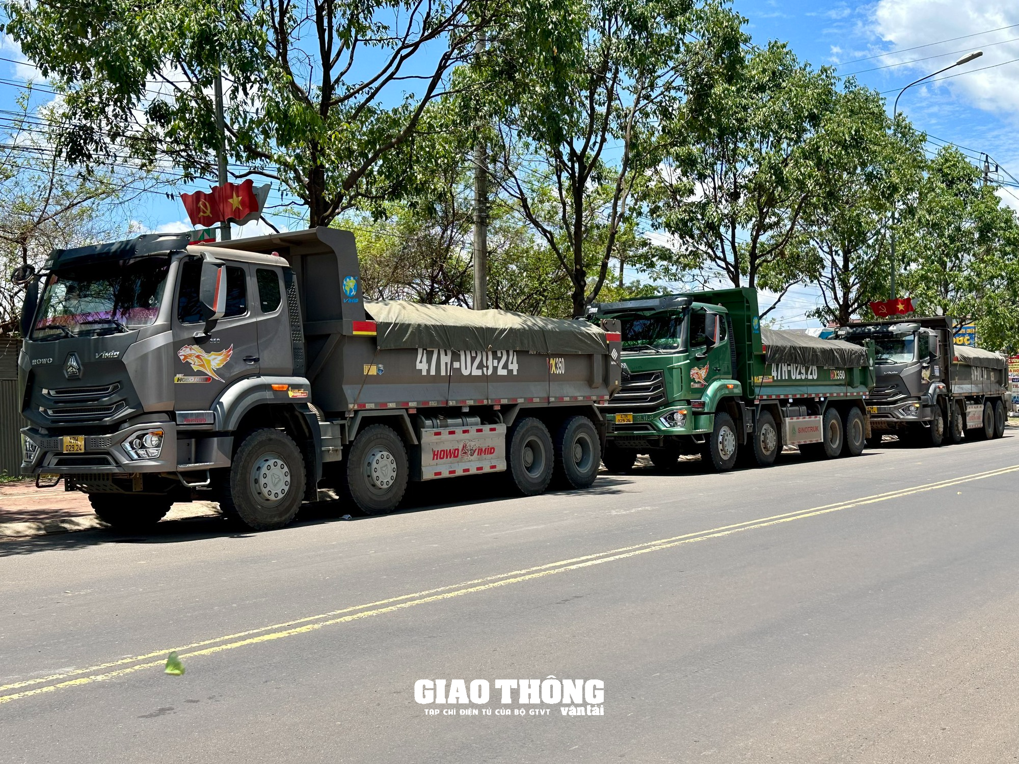 Xe ben hàng chục tấn chở đá rầm rập qua cầu 10 tấn ở Đắk Lắk - Ảnh 6.