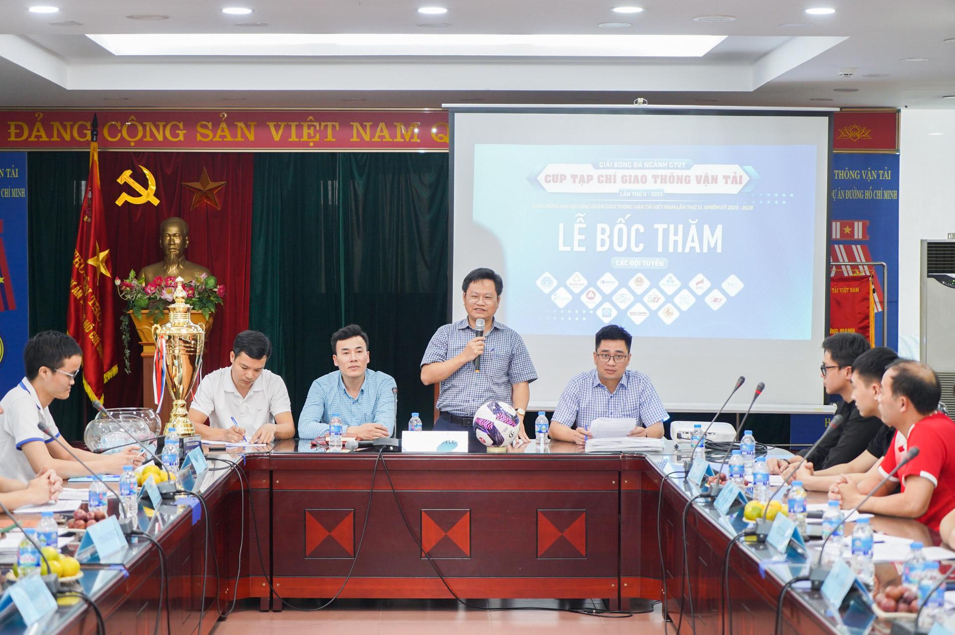 Xác định 4 bảng đấu với 31 trận bóng tranh Cup Tạp chí Giao thông vận tải lần thứ II năm 2023 - Ảnh 1.