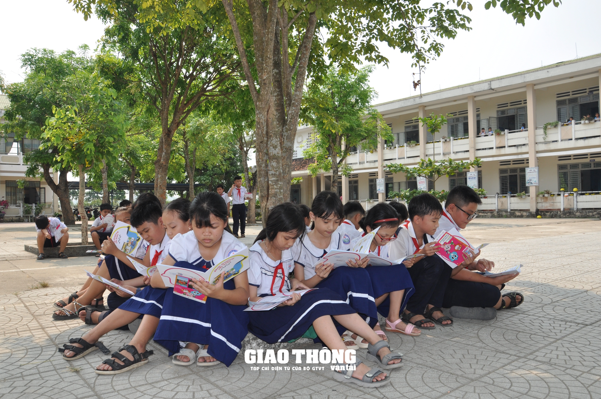 Đến trường an toàn: "Thấy con em học sinh về đến nhà mới hết lo" - Ảnh 3.