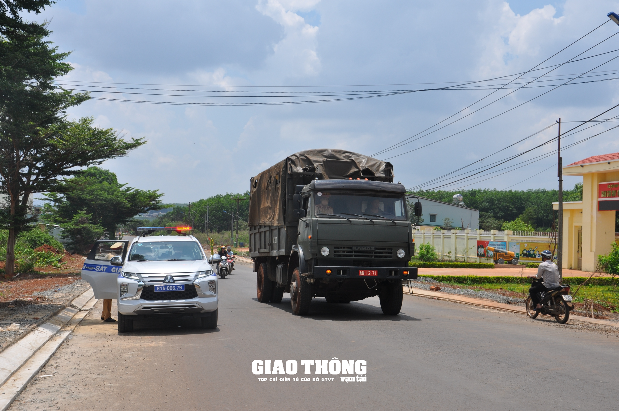 CSGT Kon Tum, Gia Lai quyết liệt xử lý quá tải trên tuyến quốc lộ - Ảnh 5.