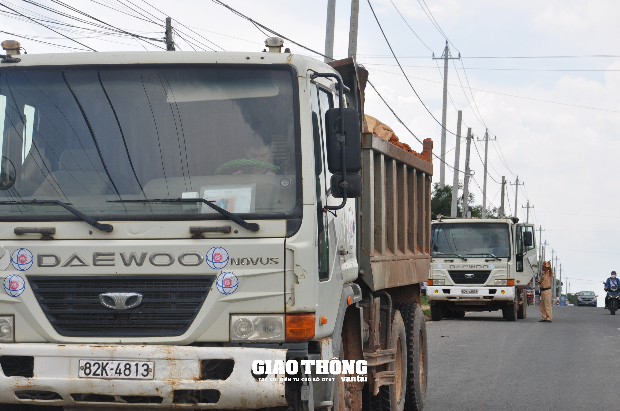 CSGT Kon Tum, Gia Lai quyết liệt xử lý quá tải trên tuyến quốc lộ - Ảnh 9.