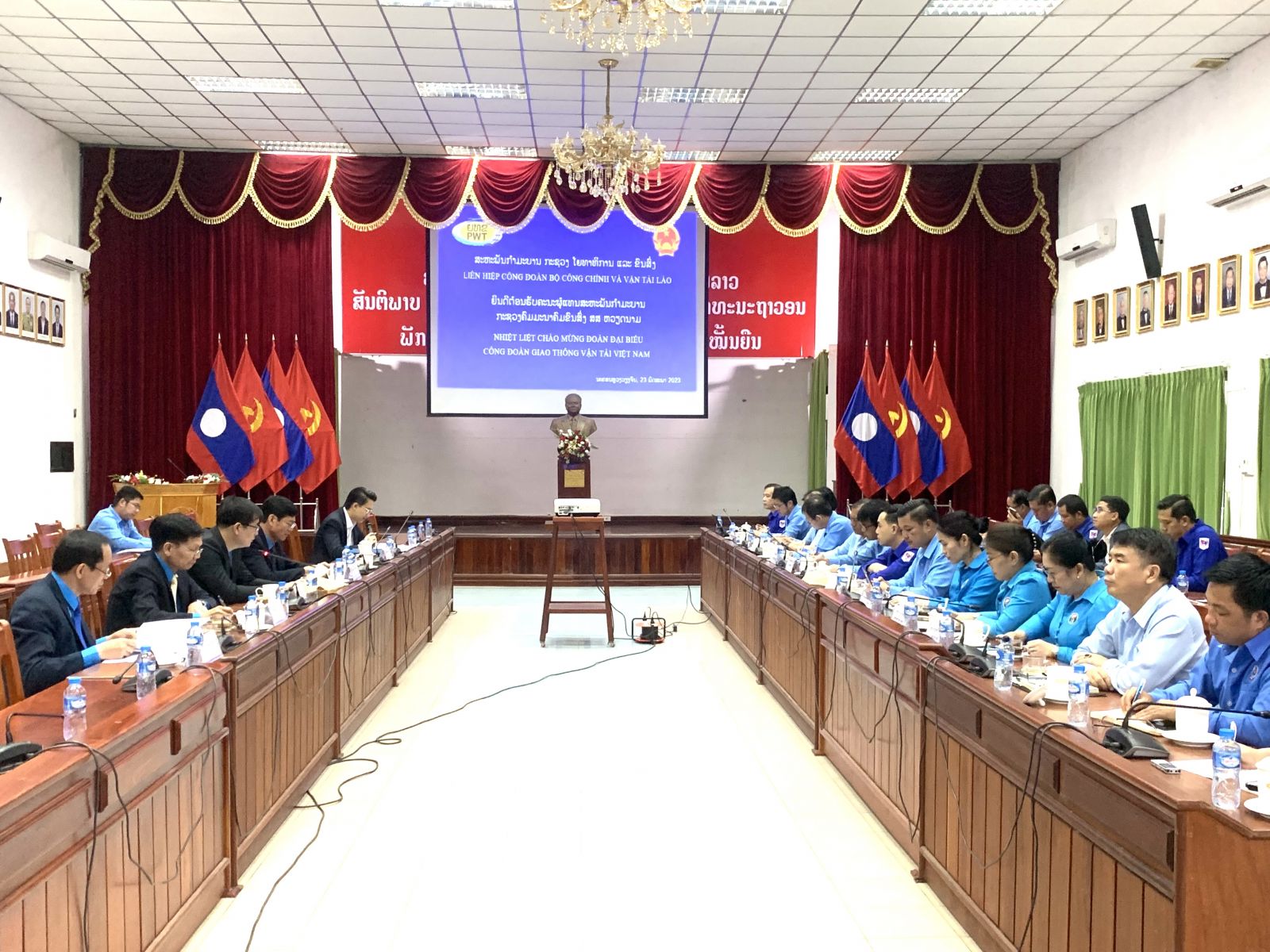 Công đoàn GTVT Việt Nam tăng cường hợp tác với Liên hiệp Công đoàn Bộ Công chính và vận tải Lào - Ảnh 1.