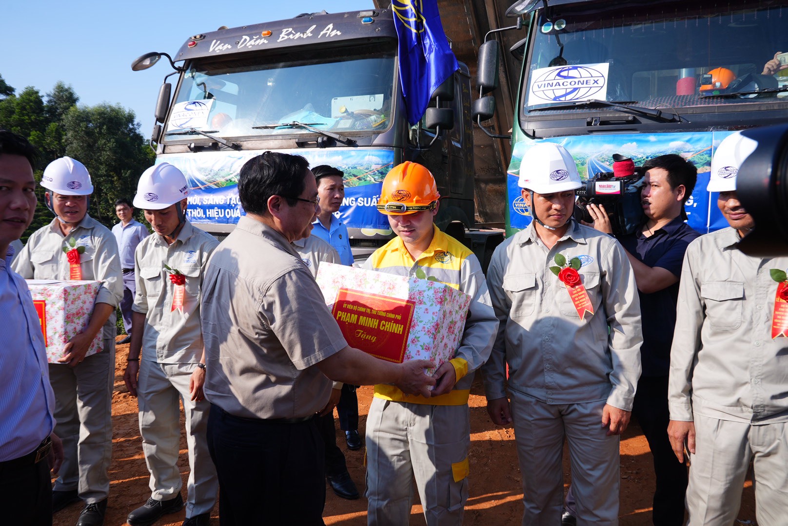 Nhà thầu cam kết đảm bảo tiến độ cao tốc Tuyên Quang - Hà Giang ngay từ những ngày đầu - Ảnh 4.