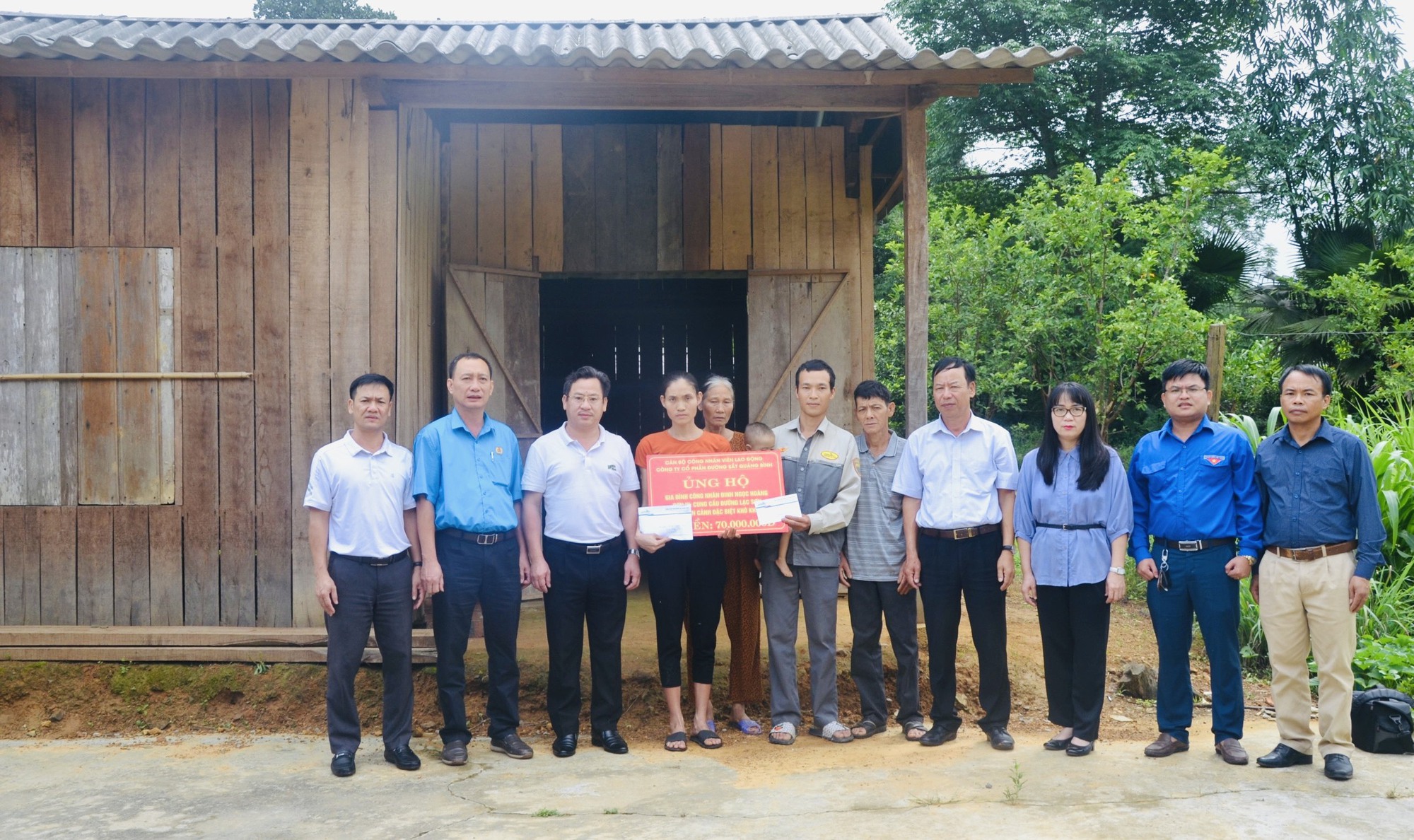 Ảnh: Công nhân đường sắt nhận quà đặc biệt trong Tháng Công nhân 2023 - Ảnh 8.