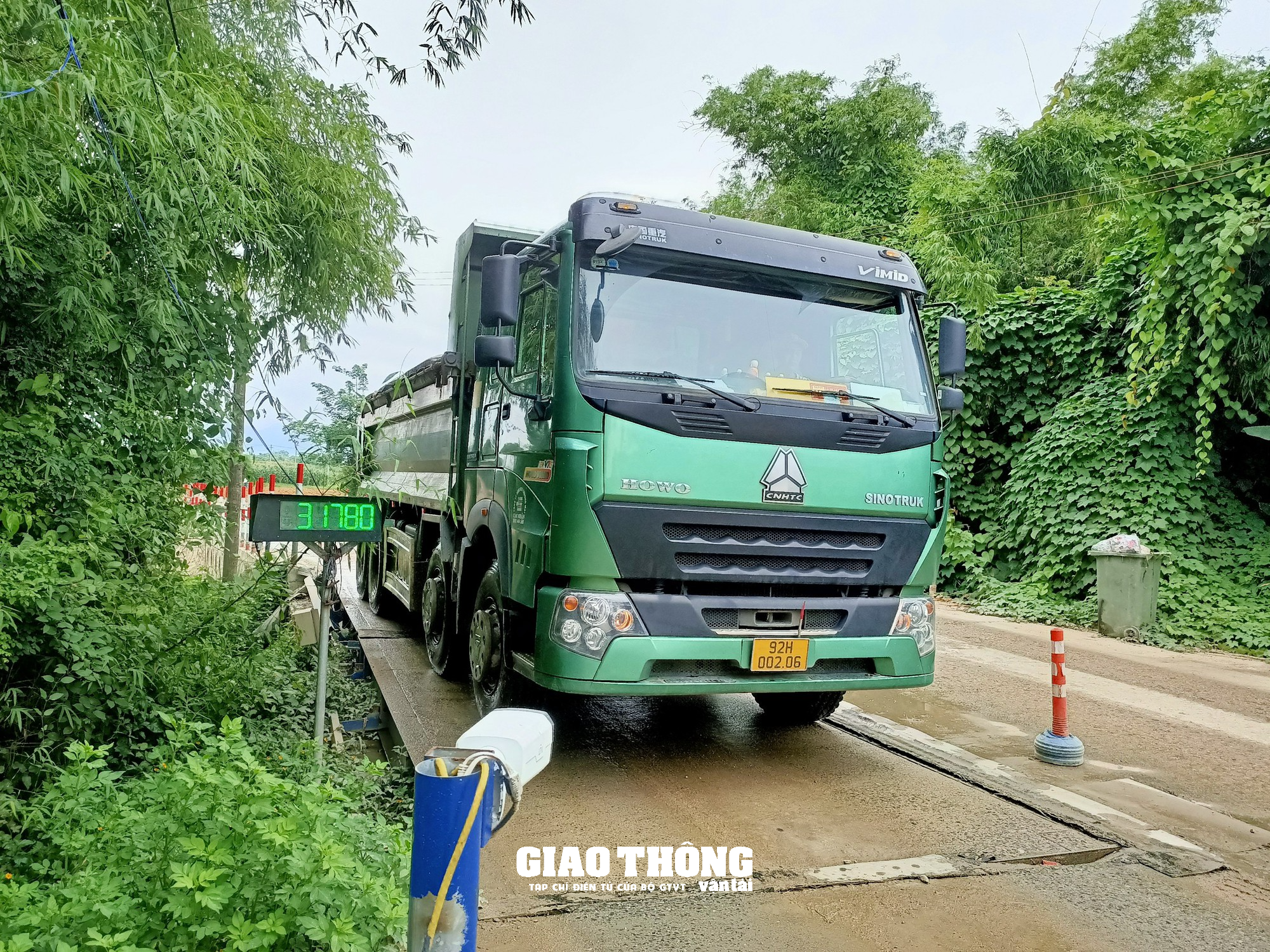 Quảng Nam: Chủ xe cam kết chở đúng tải, cùng nhau xây dựng văn hóa kinh doanh vận tải - Ảnh 2.