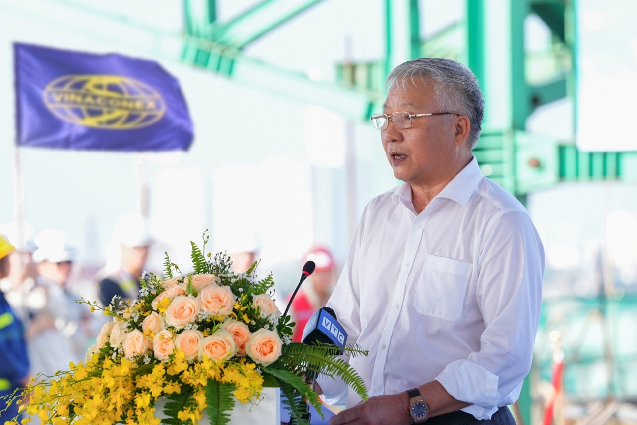 Cầu Vĩnh Tuy 2 hoàn tất khối hợp long cuối cùng, chuẩn bị thông xe vào đầu tháng 9/2023 - Ảnh 5. Cầu Vĩnh Tuy 2 hoàn tất khối hợp long cuối cùng, chuẩn bị thông xe vào đầu tháng 9/2023 - Ảnh 5.