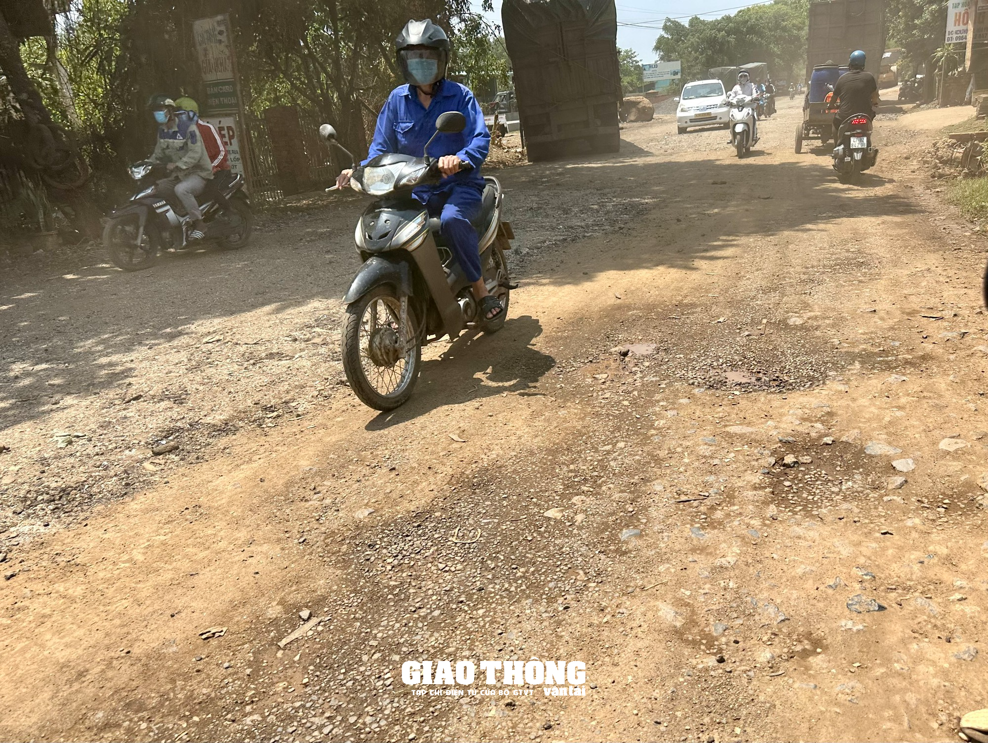 Cận cảnh xe ben chở cát "lách" trạm cân, có dấu hiệu quá tải rầm rập trên QL27 ở Đắk Lắk - Ảnh 7.