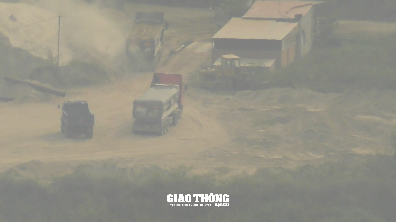 Cận cảnh xe ben chở cát "lách" trạm cân, có dấu hiệu quá tải rầm rập trên QL27 ở Đắk Lắk - Ảnh 8.