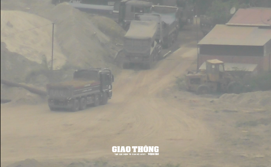 Cận cảnh xe ben chở cát "lách" trạm cân, có dấu hiệu quá tải rầm rập trên QL27 ở Đắk Lắk - Ảnh 9.