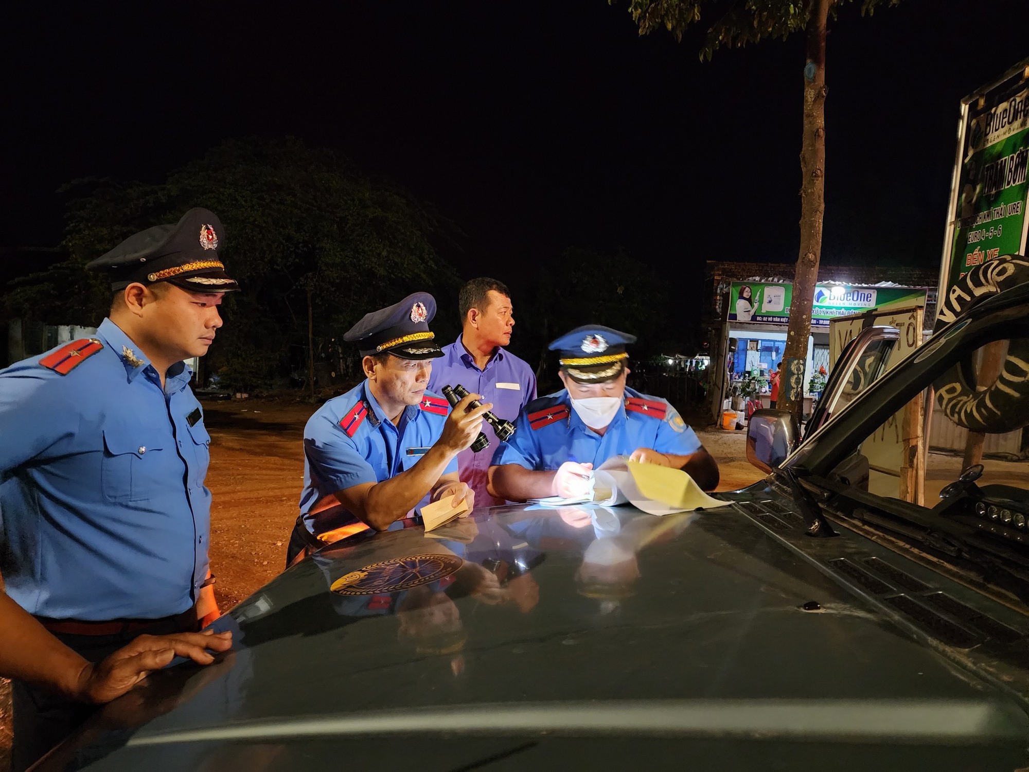 Đắk Lắk xử lý xe khách ngang nhiên lập "bến cóc" sau phản ánh của Tạp chí GTVT - Ảnh 2.