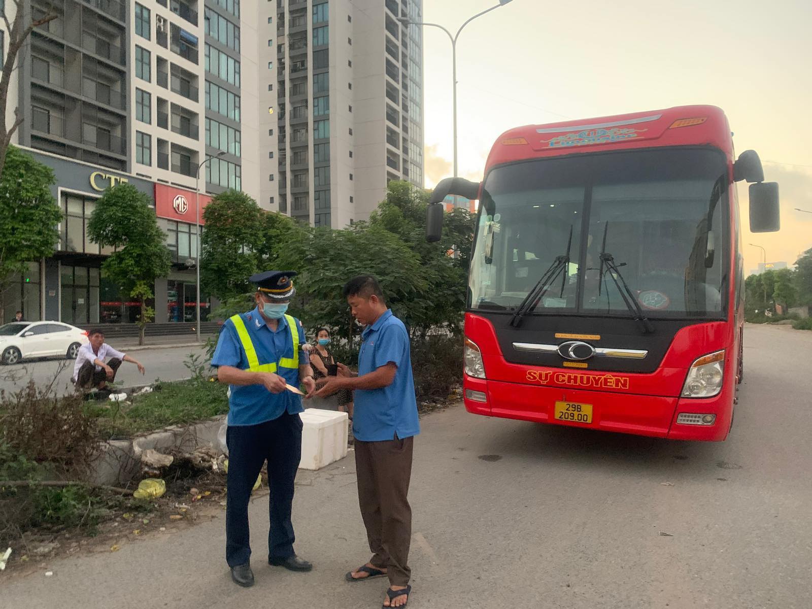 Một tháng Thanh tra GTVT Hà Nội xử phạt trên 1.000 trường hợp vi phạm giao thông - Ảnh 1.