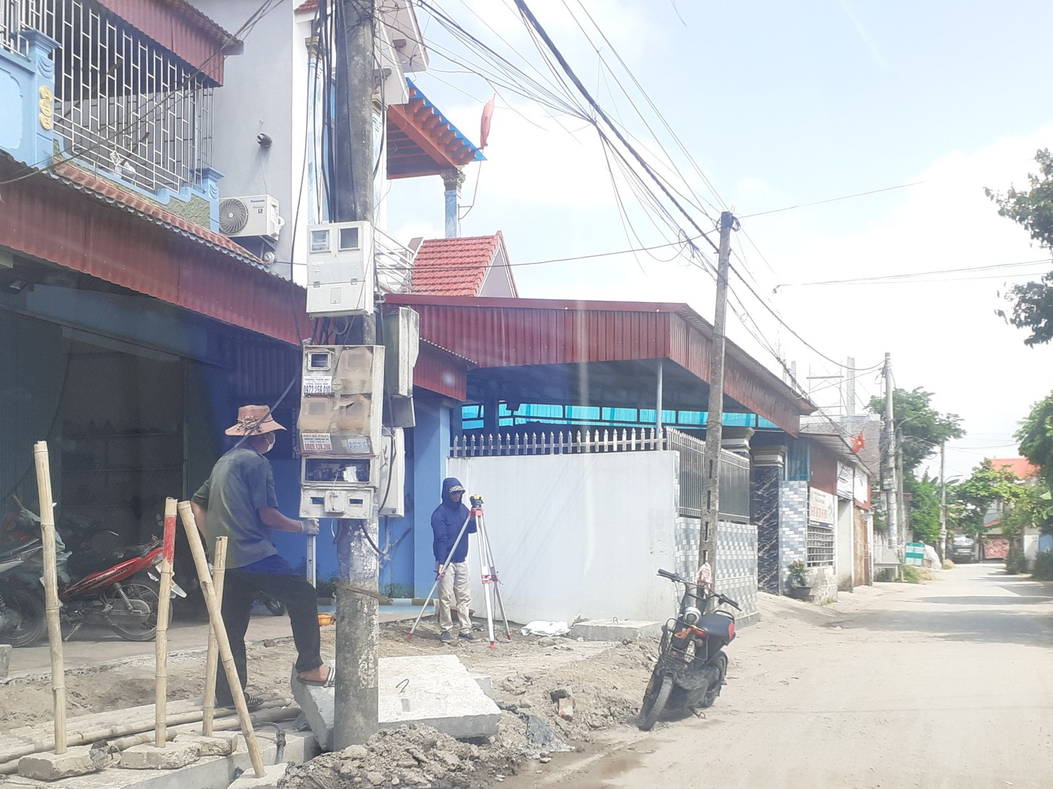 Chùm ảnh: Buông lỏng quản lý thi công dự án nâng cấp đường ở Thái Bình - Ảnh 2.