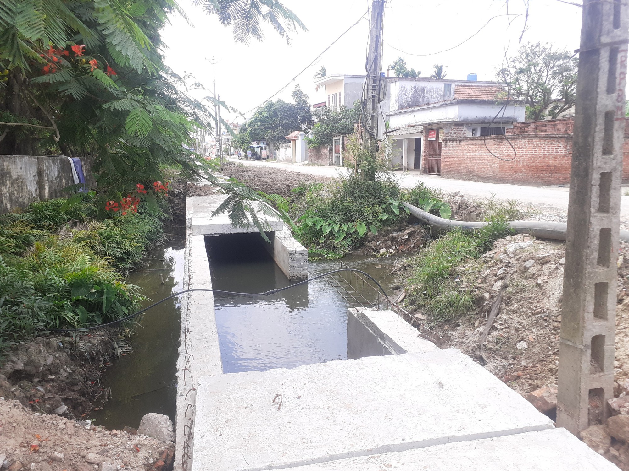 Chùm ảnh: Buông lỏng quản lý thi công dự án nâng cấp đường ở Thái Bình - Ảnh 13.