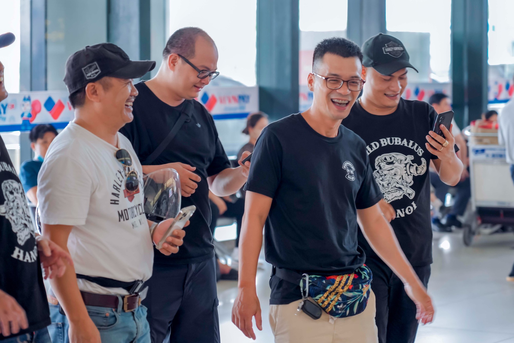 Cận cảnh Cảng hàng không Quốc tế Nội Bài đón lượng khách tăng cao dịp hè - Ảnh 5. Cận cảnh Cảng hàng không Quốc tế Nội Bài đón lượng khách tăng cao dịp hè - Ảnh 5.