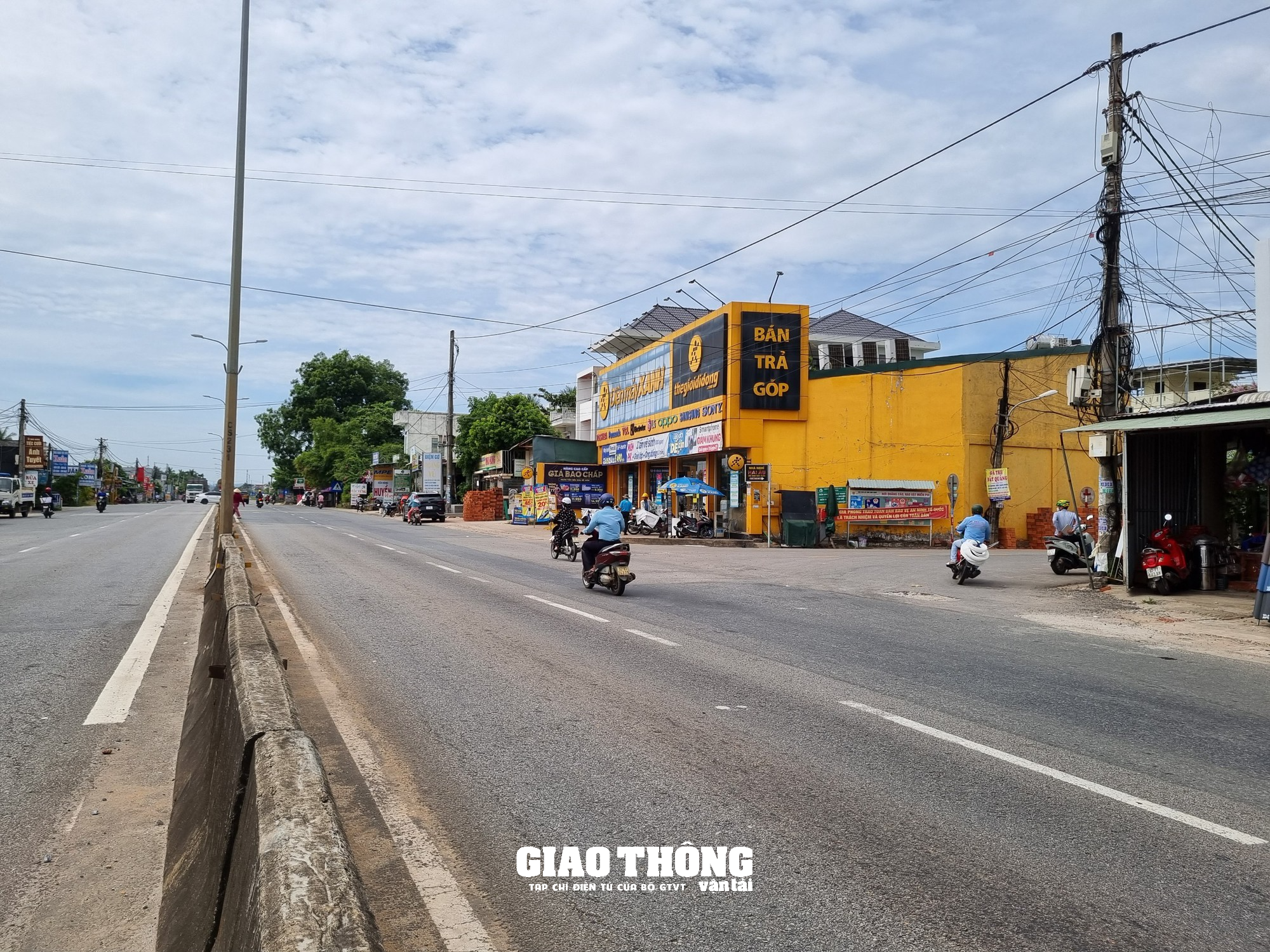 Tìm giải pháp xóa điểm đen, điểm mất ATGT trên tuyến QL đoạn qua Quảng Nam - Ảnh 4.