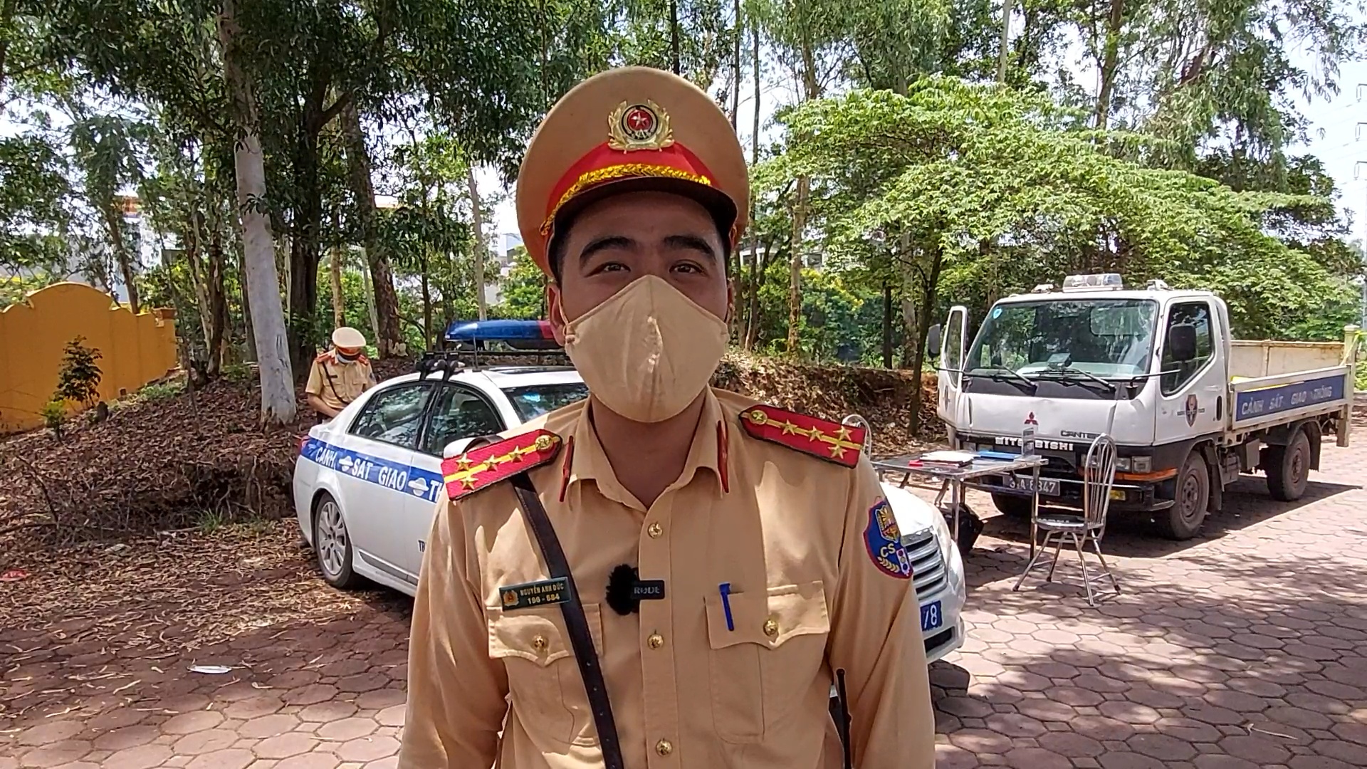 [VIDEO] Cận cảnh CSGT kiên quyết xử nghiêm vi phạm tốc độ đường trục phía Nam TP. Hà Nội - Ảnh 4.