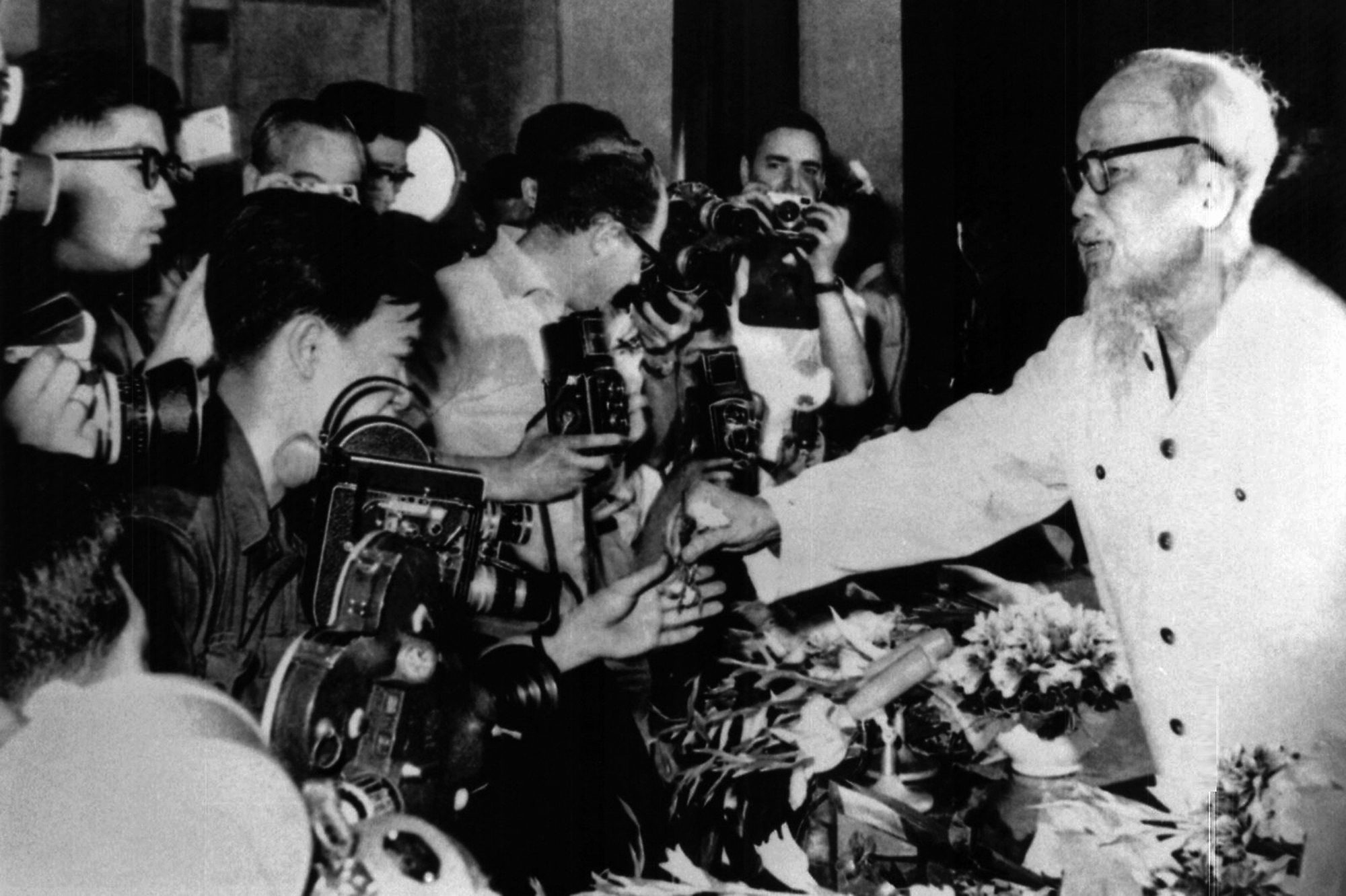 Báo chí thấm sâu lời dạy của Người... - Ảnh 1. Báo chí thấm sâu lời dạy của Người... - Ảnh 1.