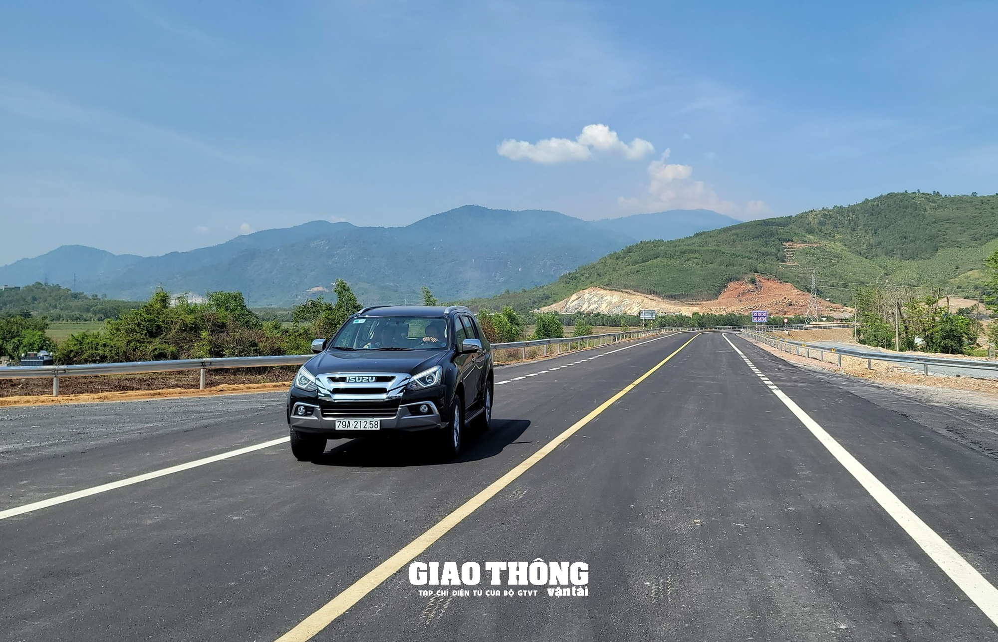 Tạm dừng lưu thông cao tốc Nha Trang – Cam Lâm để phục vụ lễ khánh thành - Ảnh 2. Tạm dừng lưu thông cao tốc Nha Trang – Cam Lâm để phục vụ lễ khánh thành - Ảnh 2.