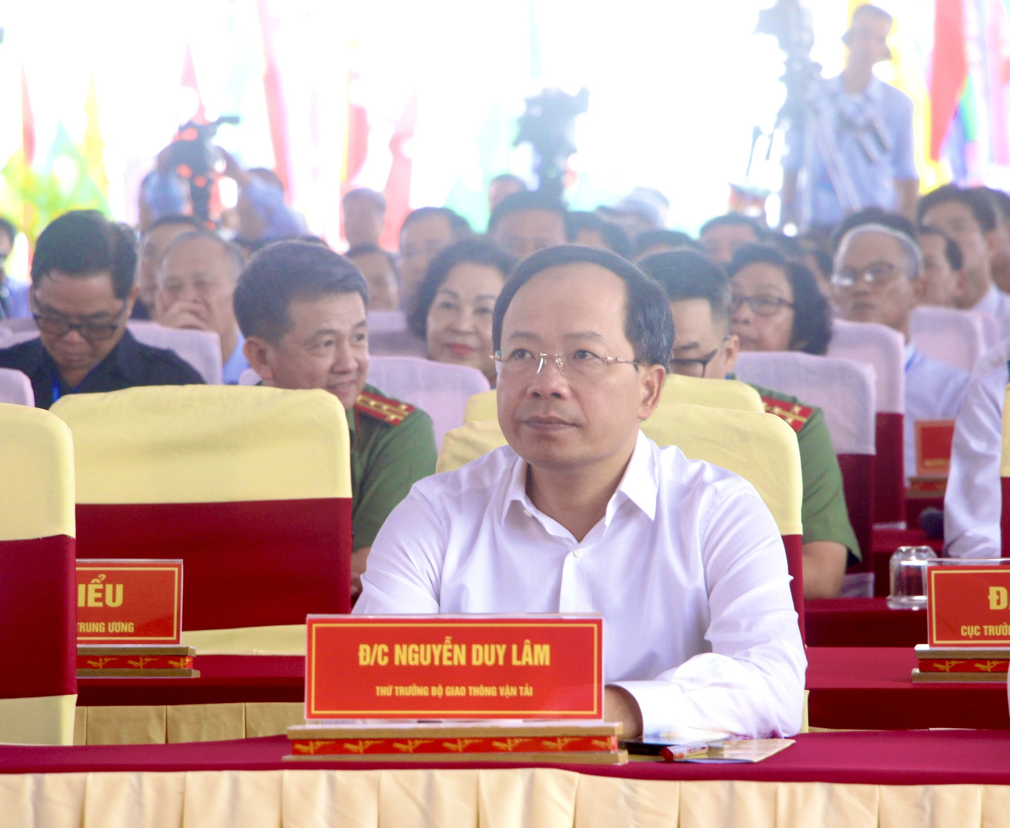 Trực tiếp khởi công cao tốc Châu Đốc - Cần Thơ - Sóc Trăng: Công tác chuẩn bị đã hoàn tất - Ảnh 3. Trực tiếp khởi công cao tốc Châu Đốc - Cần Thơ - Sóc Trăng: Công tác chuẩn bị đã hoàn tất - Ảnh 3.