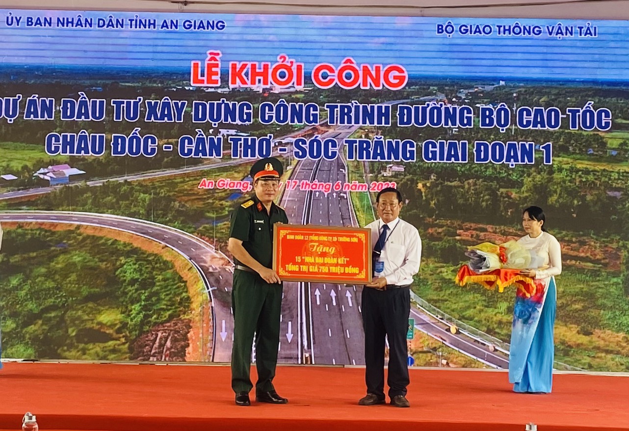 Trực tiếp khởi công cao tốc Châu Đốc - Cần Thơ - Sóc Trăng: Công tác chuẩn bị đã hoàn tất - Ảnh 2. Trực tiếp khởi công cao tốc Châu Đốc - Cần Thơ - Sóc Trăng: Công tác chuẩn bị đã hoàn tất - Ảnh 2.