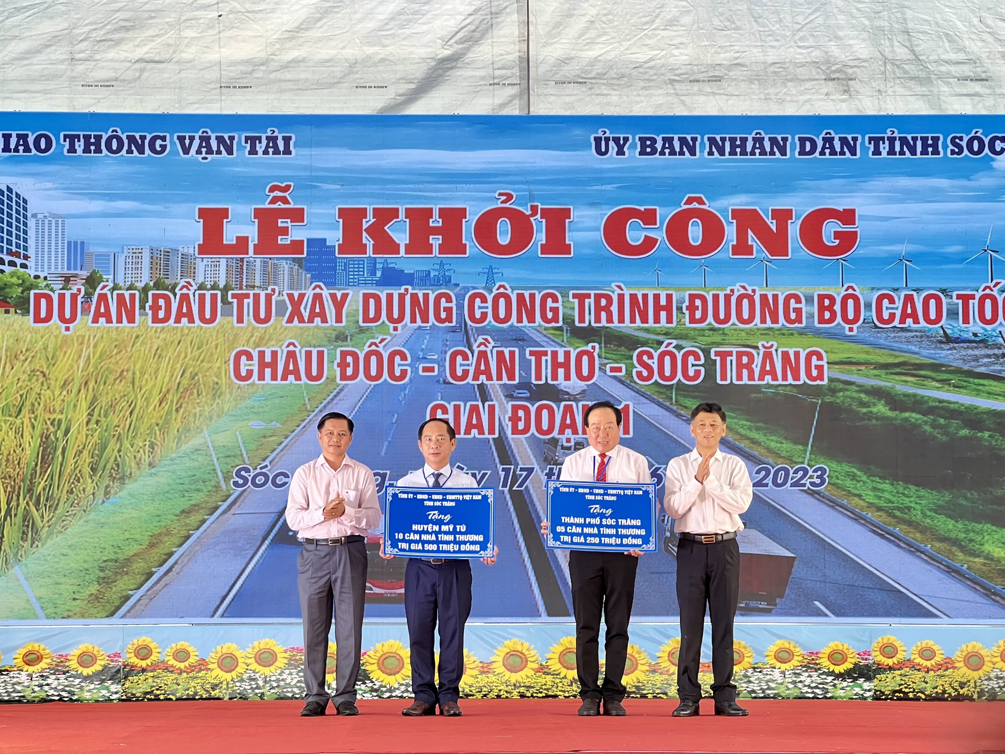 Trực tiếp khởi công cao tốc Châu Đốc - Cần Thơ - Sóc Trăng: Công tác chuẩn bị đã hoàn tất - Ảnh 2. Trực tiếp khởi công cao tốc Châu Đốc - Cần Thơ - Sóc Trăng: Công tác chuẩn bị đã hoàn tất - Ảnh 2.
