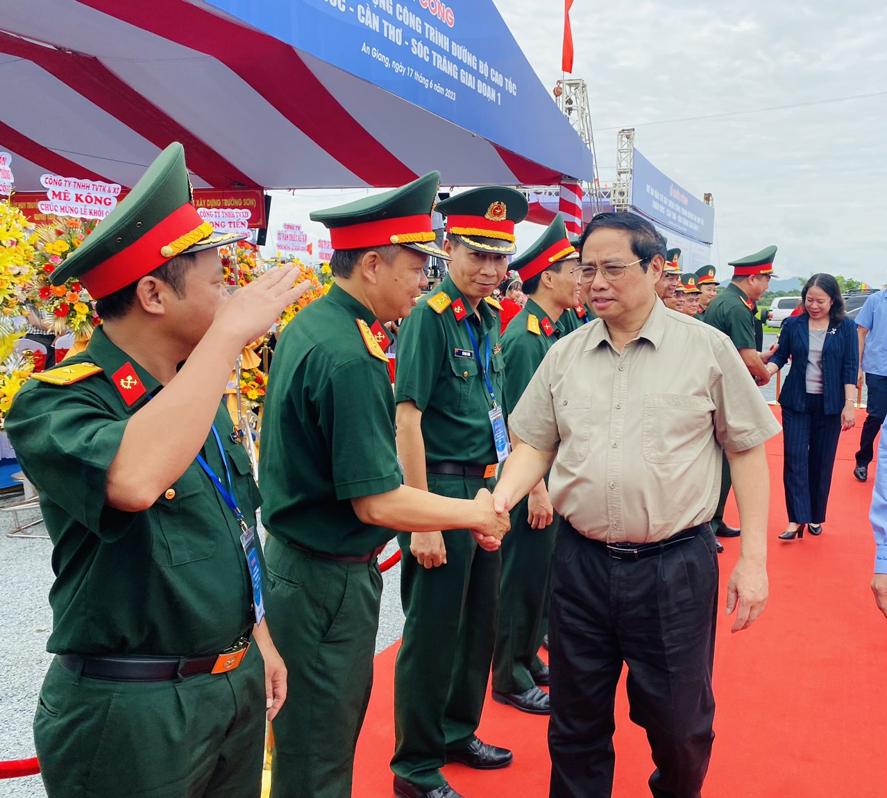 Trực tiếp khởi công cao tốc Châu Đốc - Cần Thơ - Sóc Trăng: Thủ tướng đến tham dự buổi lễ - Ảnh 2. Trực tiếp khởi công cao tốc Châu Đốc - Cần Thơ - Sóc Trăng: Thủ tướng đến tham dự buổi lễ - Ảnh 2.